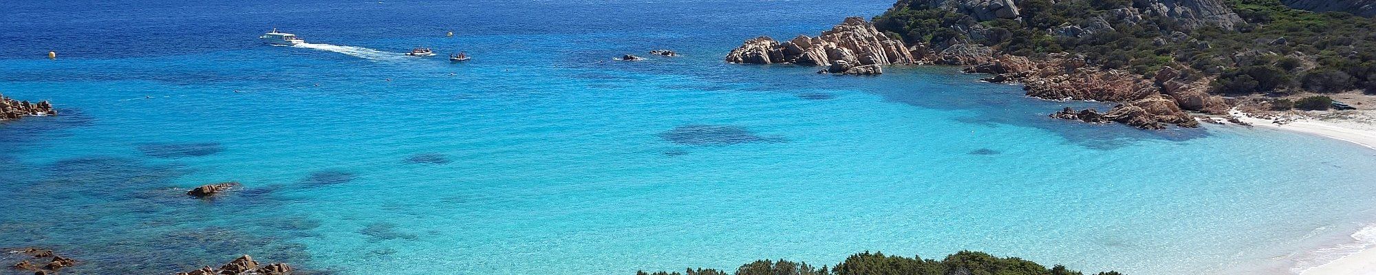 Türkisblaues Meer um Sardinien © mediaobjectif auf Pixabay